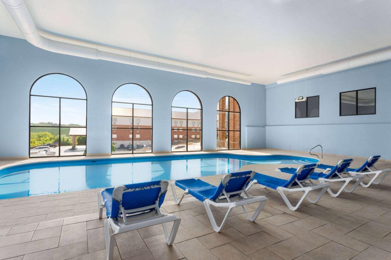 Americinn By Wyndham Branson & Conference Center Bagian luar foto