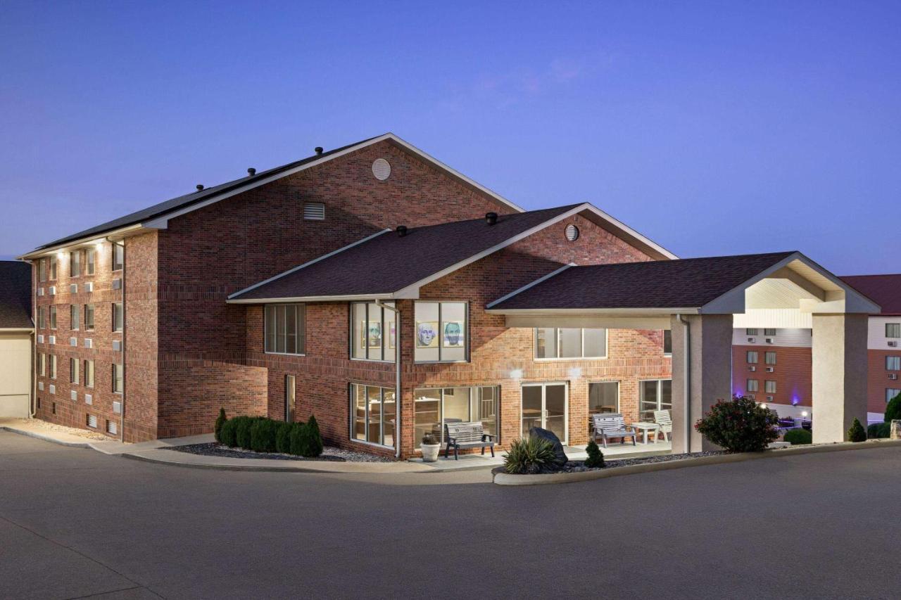 Americinn By Wyndham Branson & Conference Center Bagian luar foto