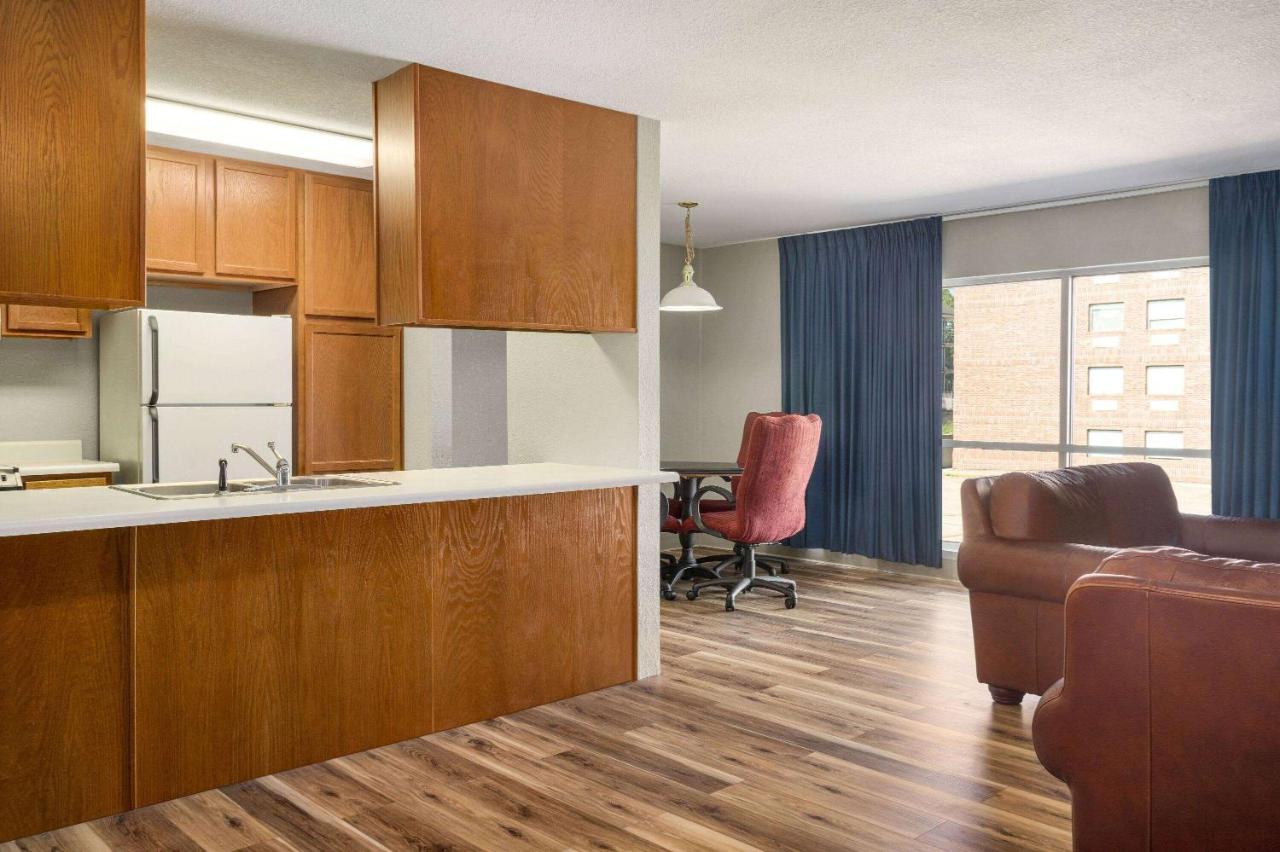 Americinn By Wyndham Branson & Conference Center Bagian luar foto