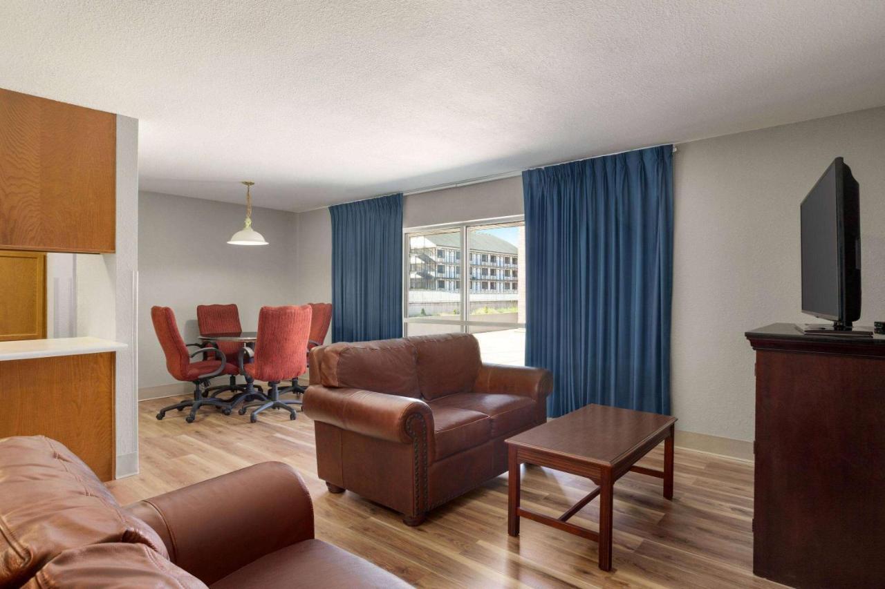 Americinn By Wyndham Branson & Conference Center Bagian luar foto